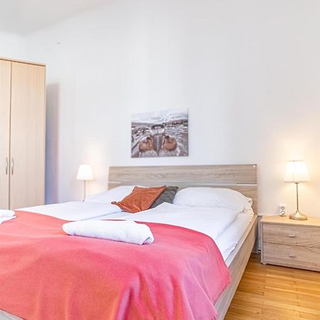 Simple Apartment Near Wiener Stadthalle Екстериор снимка