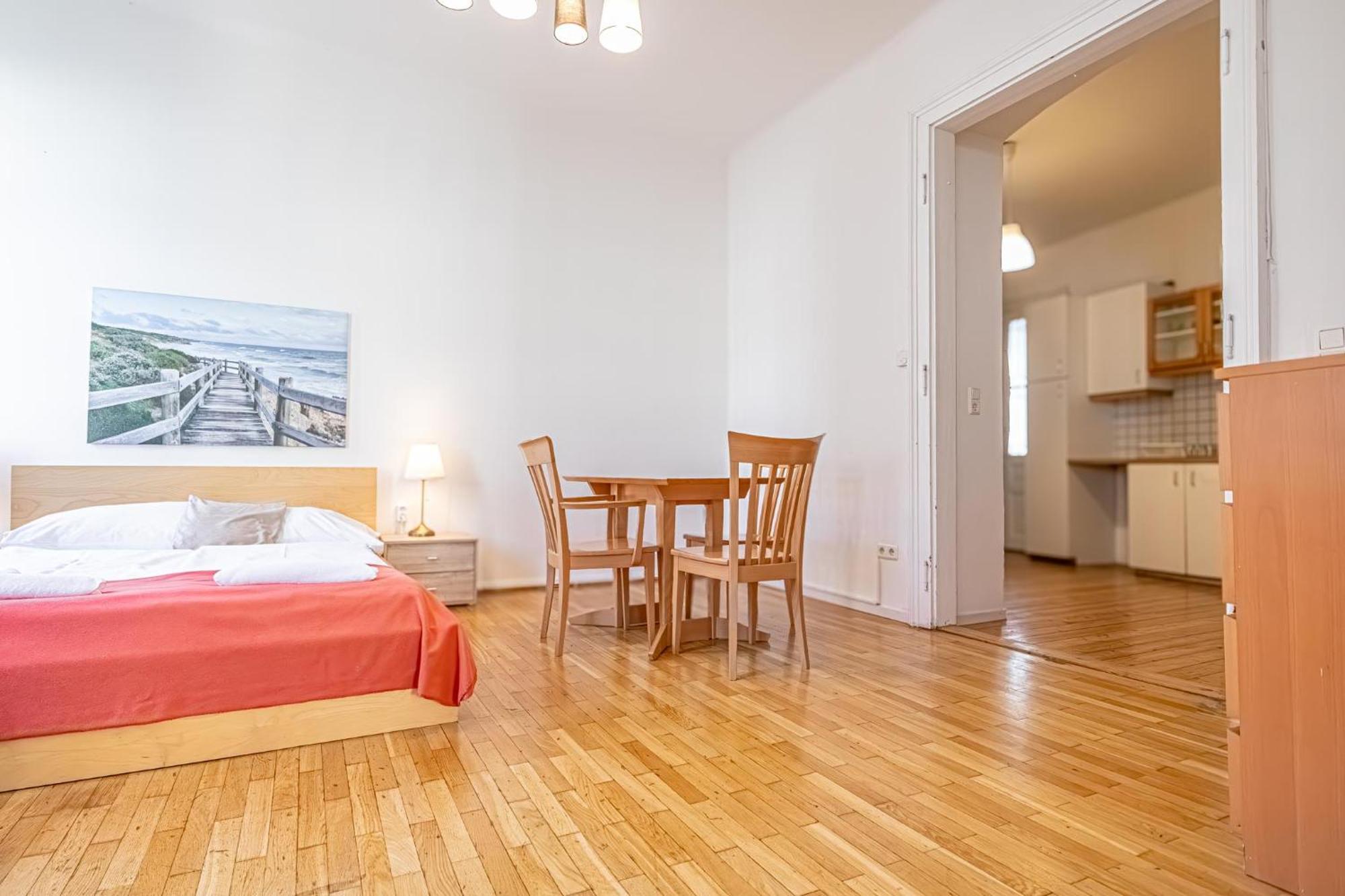 Simple Apartment Near Wiener Stadthalle Екстериор снимка