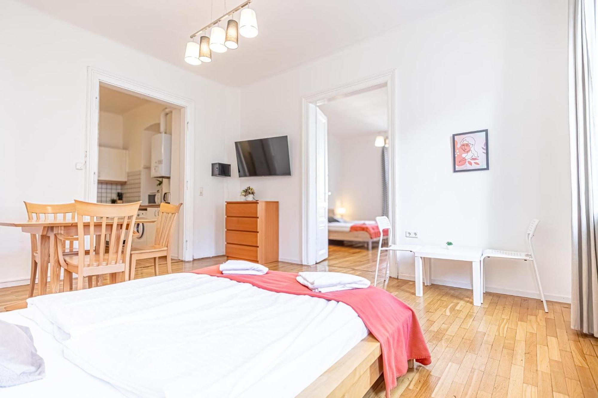 Simple Apartment Near Wiener Stadthalle Екстериор снимка