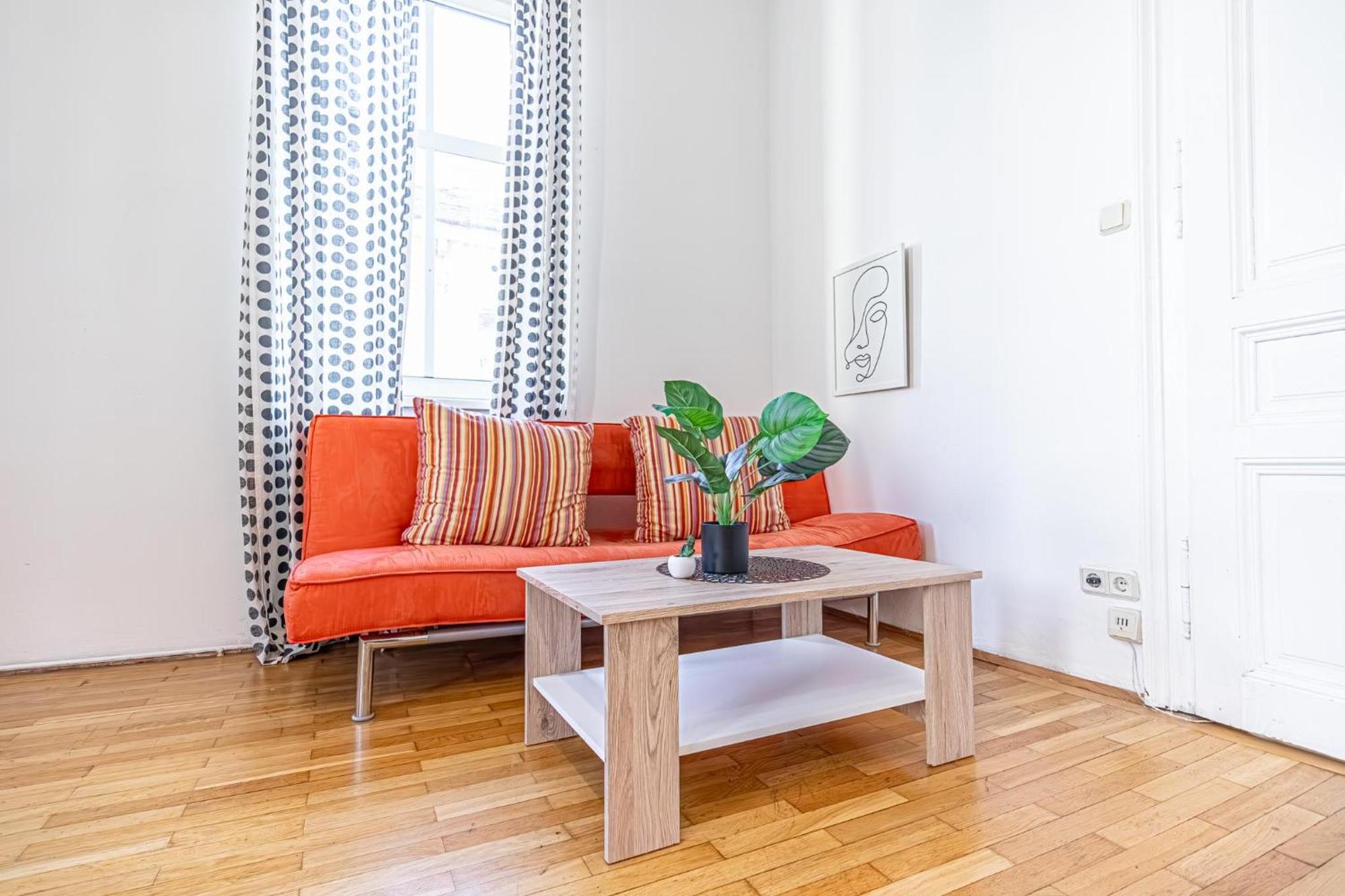 Simple Apartment Near Wiener Stadthalle Екстериор снимка