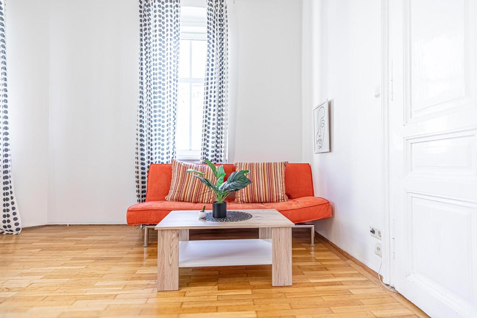 Simple Apartment Near Wiener Stadthalle Екстериор снимка