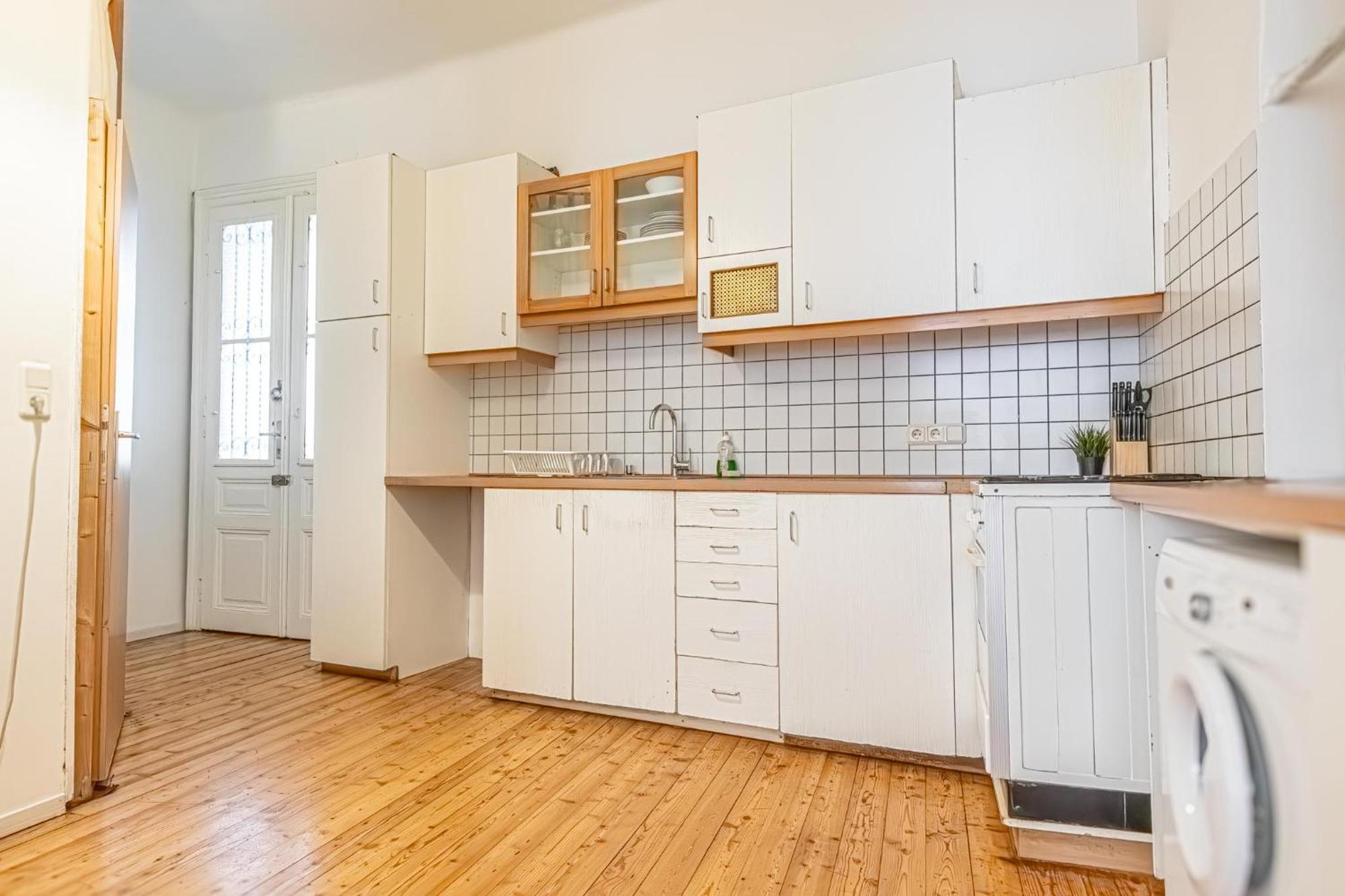 Simple Apartment Near Wiener Stadthalle Екстериор снимка