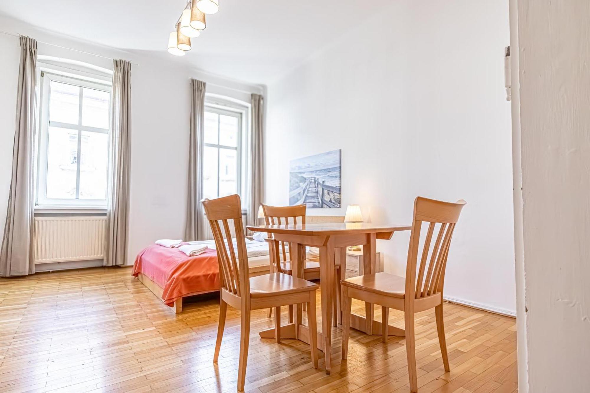 Simple Apartment Near Wiener Stadthalle Екстериор снимка