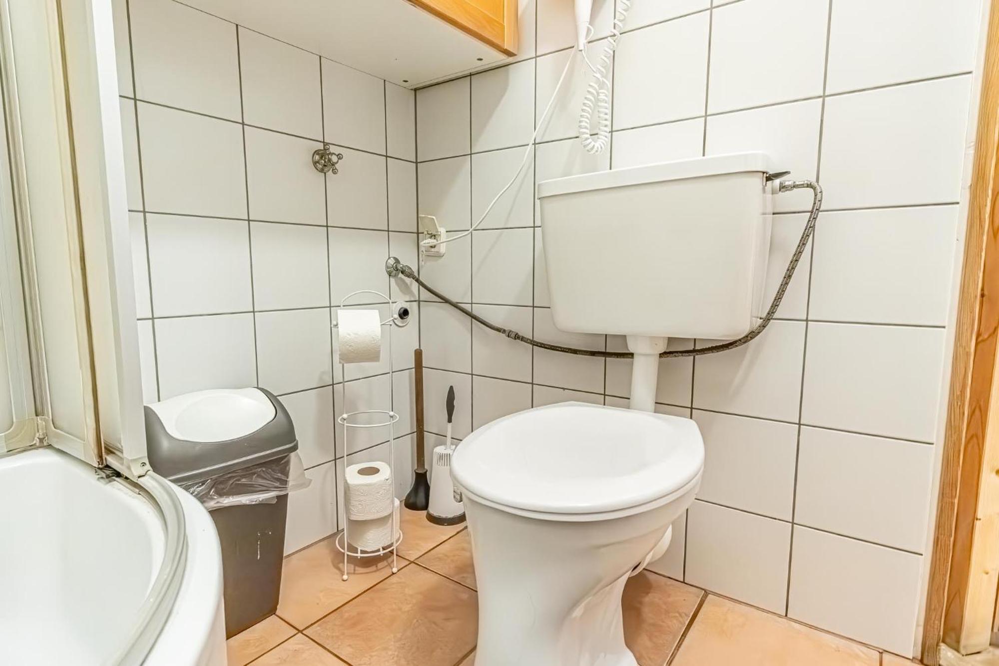 Simple Apartment Near Wiener Stadthalle Екстериор снимка