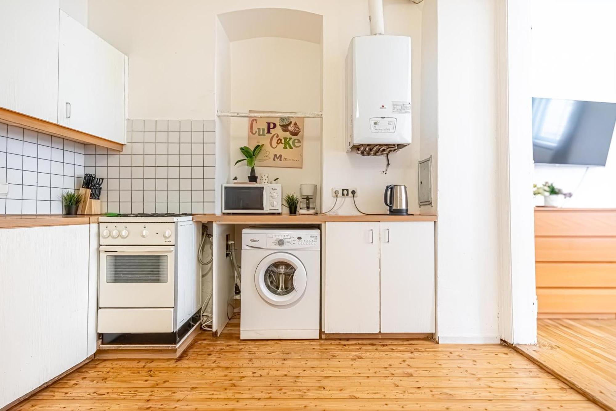 Simple Apartment Near Wiener Stadthalle Екстериор снимка