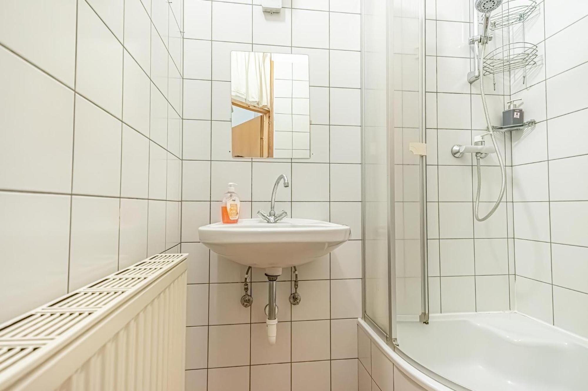 Simple Apartment Near Wiener Stadthalle Екстериор снимка