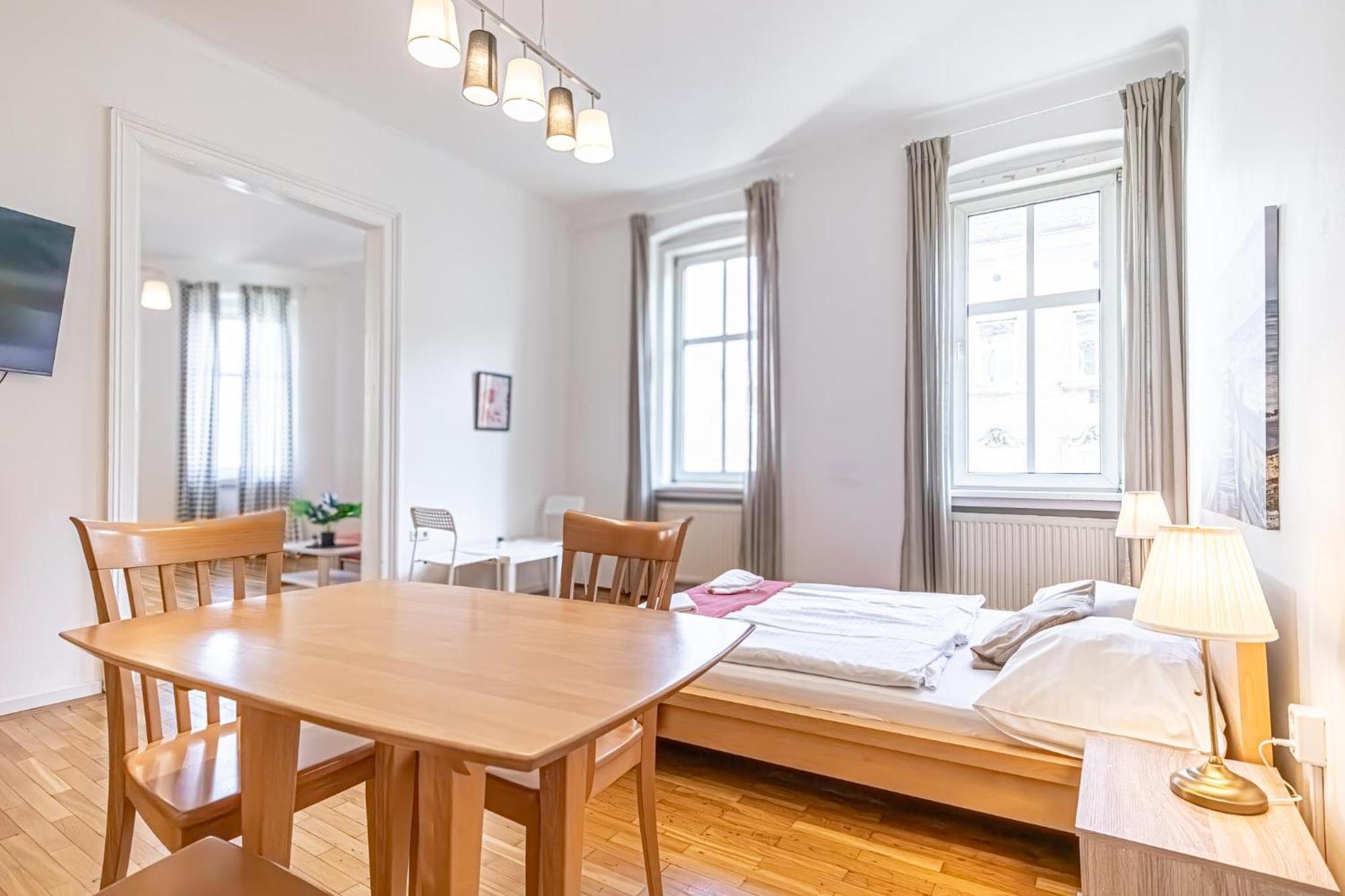 Simple Apartment Near Wiener Stadthalle Екстериор снимка