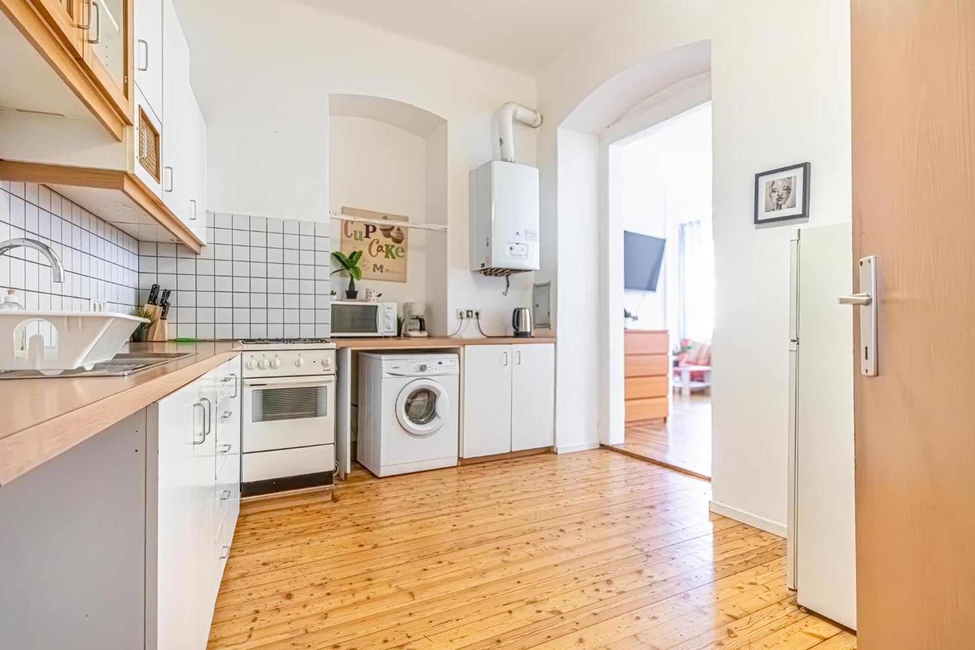 Simple Apartment Near Wiener Stadthalle Екстериор снимка