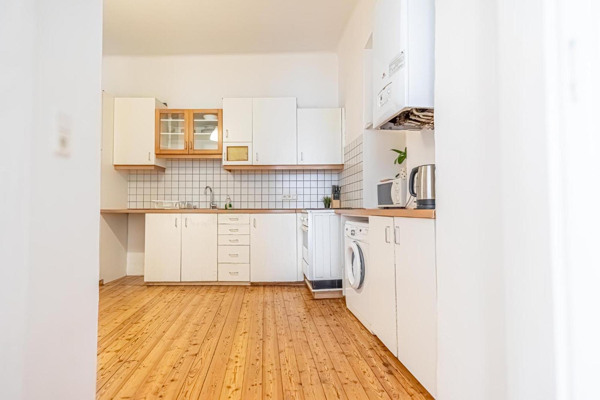 Simple Apartment Near Wiener Stadthalle Екстериор снимка
