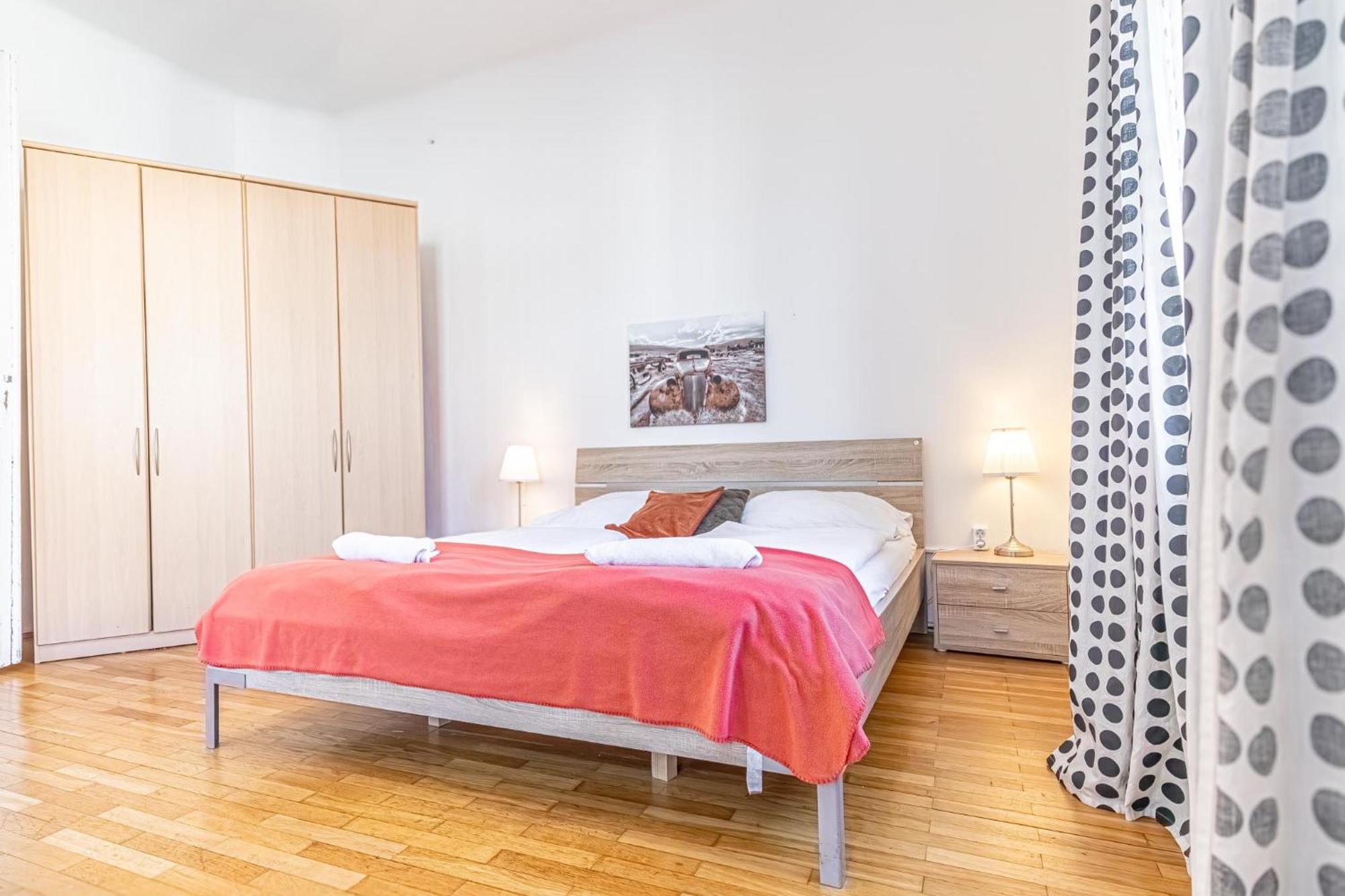 Simple Apartment Near Wiener Stadthalle Екстериор снимка