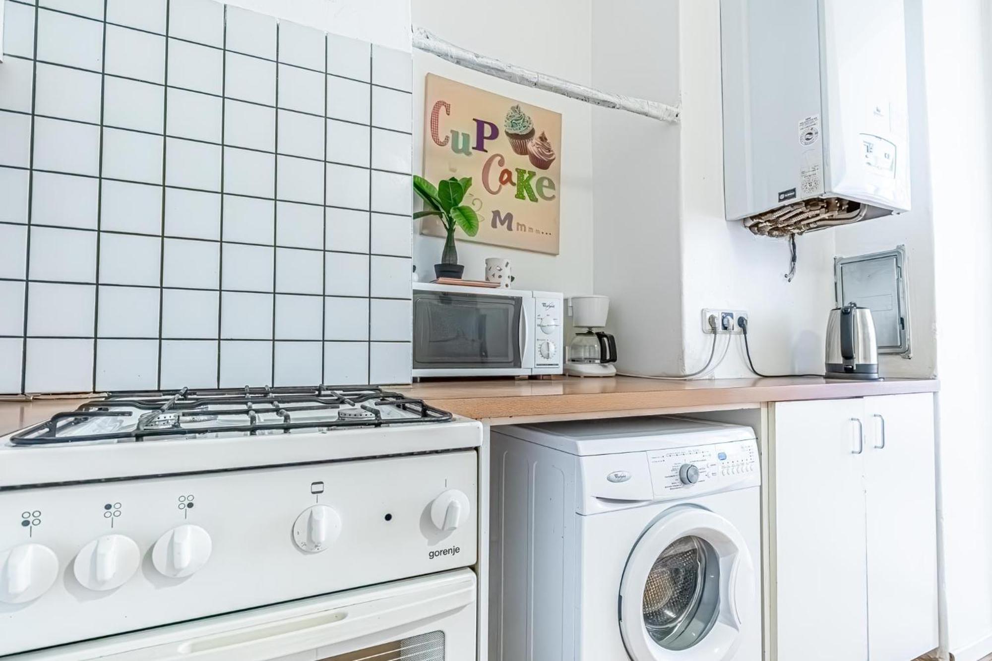 Simple Apartment Near Wiener Stadthalle Екстериор снимка