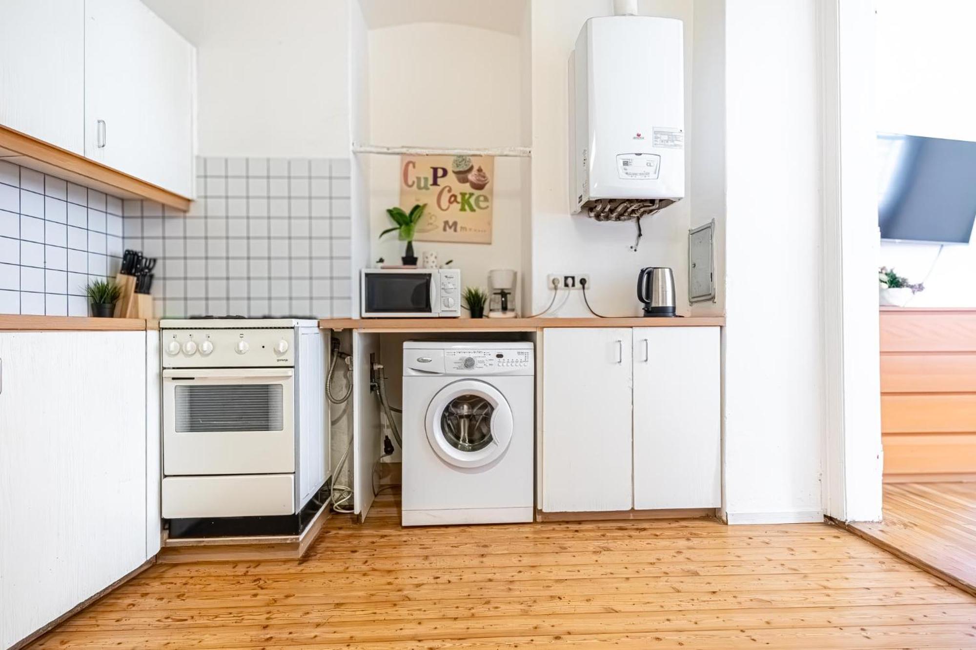 Simple Apartment Near Wiener Stadthalle Екстериор снимка